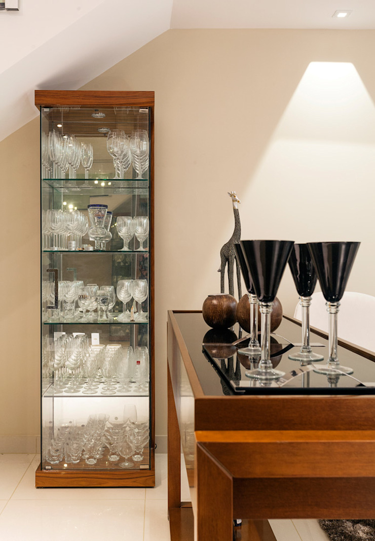 Guia Completo: Escolhendo o Vidro Ideal para sua Cristaleira Moderna