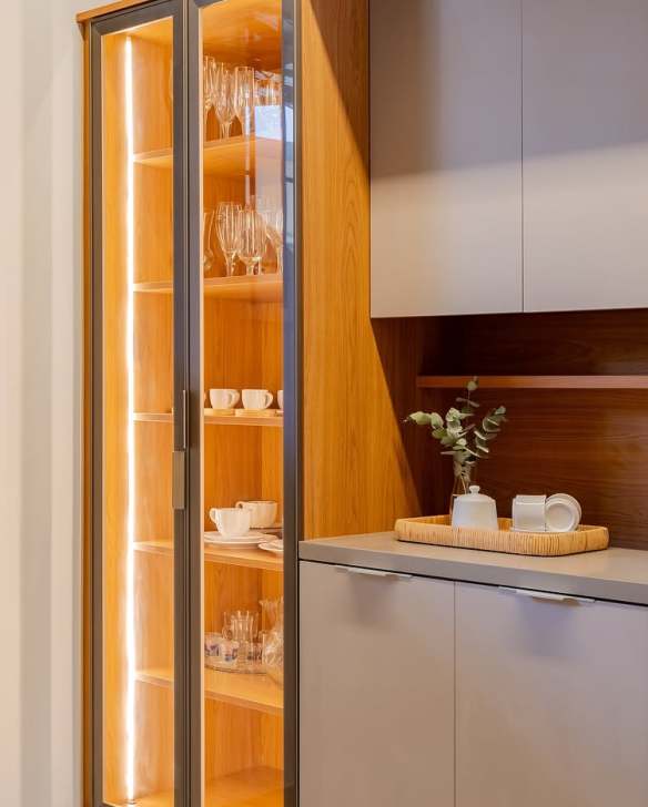 Cristaleira com Adega: Elegância e Funcionalidade para sua Sala de Jantar