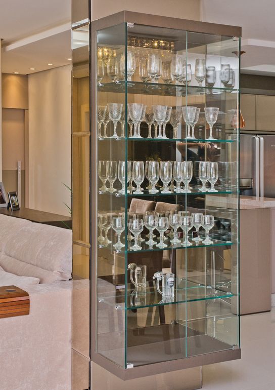 Cristaleiras de Madeira de Demolição: O Charme Rústico no Design Moderno