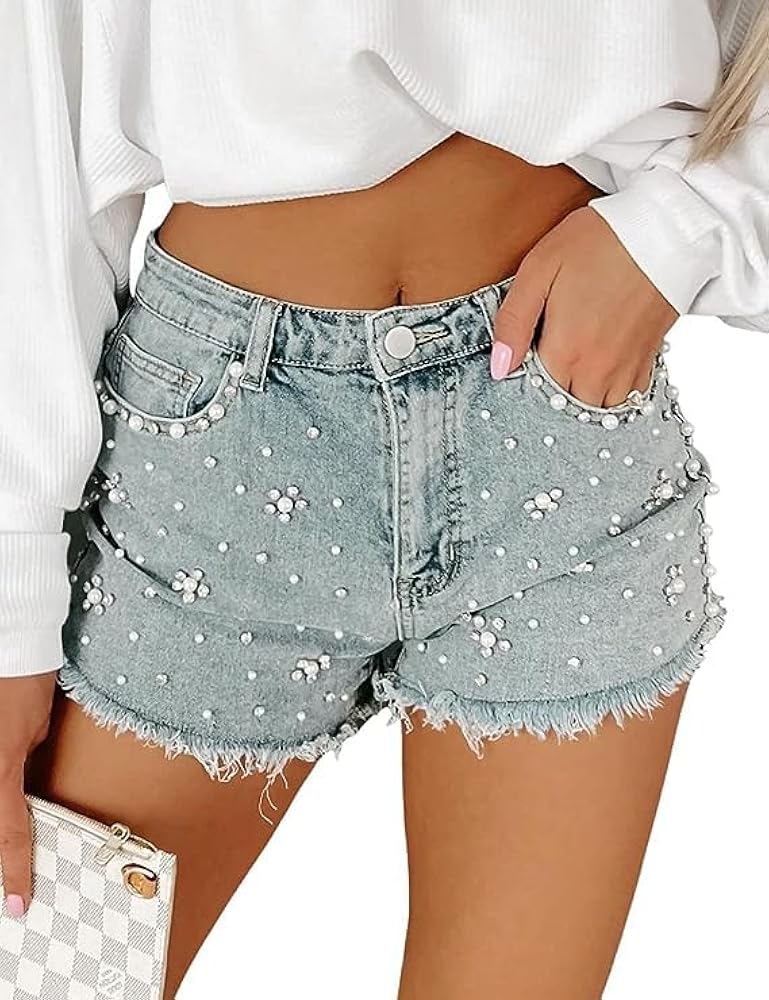 Como montar looks de praia com shortinhos