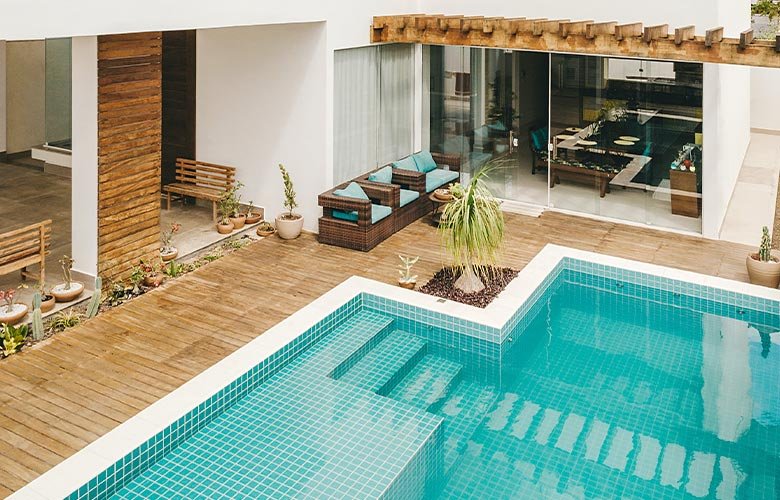 Dicas de Manutenção para Aumentar a Vida Útil do seu Deck de Piscina