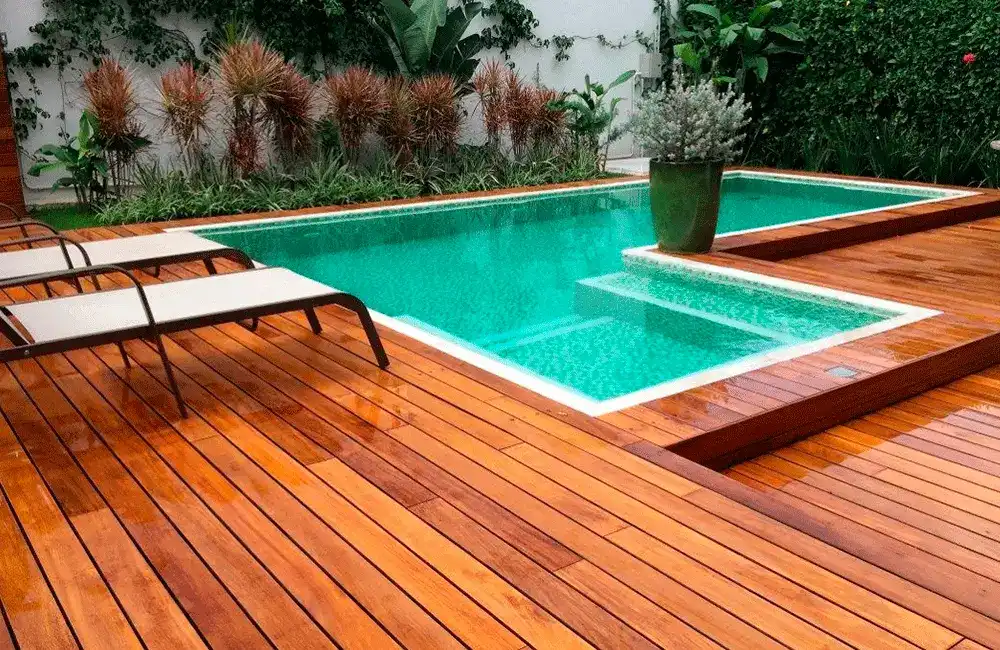 Deck de Madeira Plástica: Vantagens e Desvantagens para sua Área de Lazer