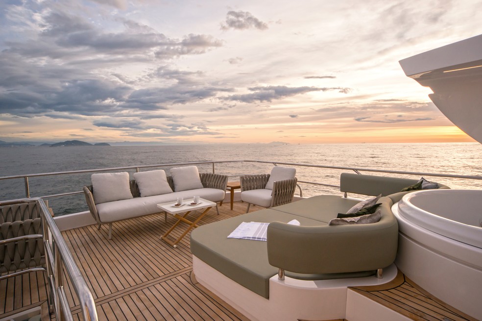 Deck Flutuante de Madeira vs. Plástico: Qual a Melhor Opção?