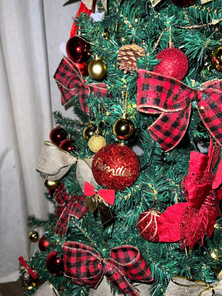 como escolher o tamanho da arvore de natal para sala pequena