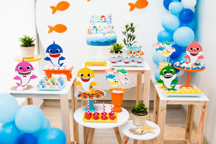 ideias de decoração baby shark para festa em casa