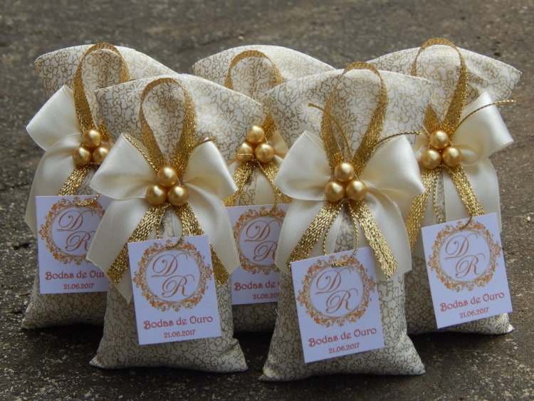 Flores para Bodas de Ouro: Significado e Arranjos Elegantes