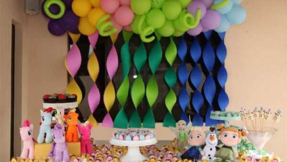 como fazer cortina de papel crepom para festa