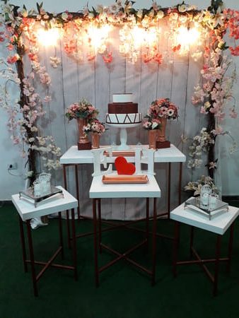 Iluminação e Centro de Mesa: Elementos Chave para Decorar sua Mesa de 5 Lugares