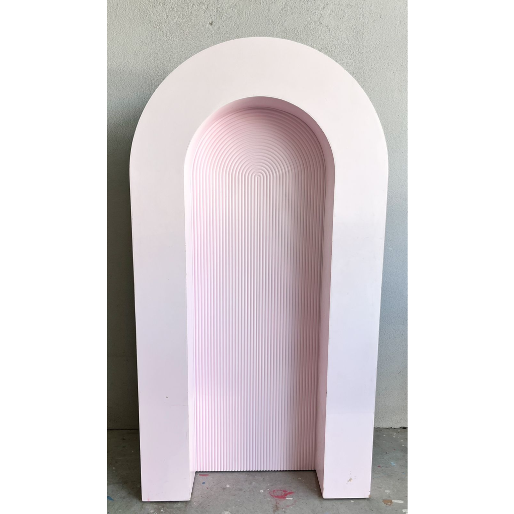 ideias criativas com painel romano vazado para festas
