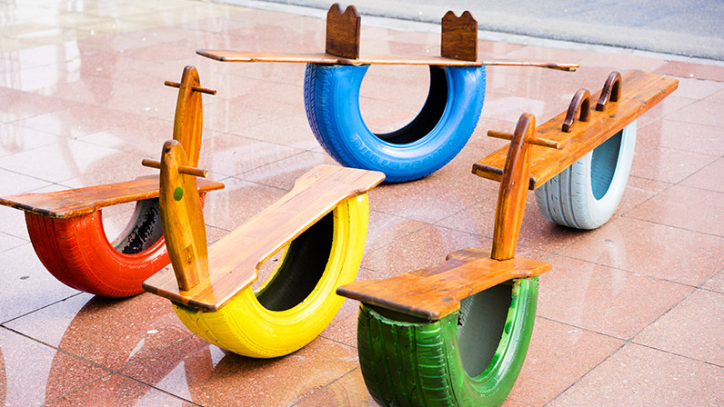 como fazer um balanço de pneu para jardim