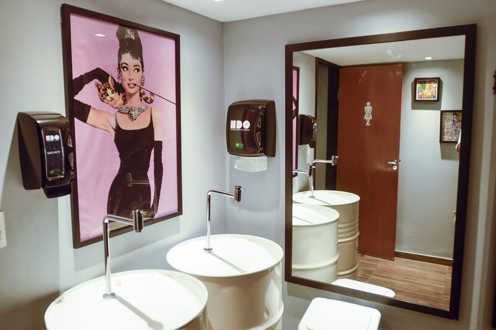 decoracao de banheiro de restaurante