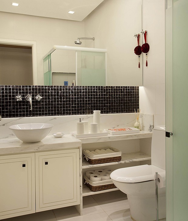 Plantas e Metais: Os Detalhes que Fazem a Diferença no Lavabo