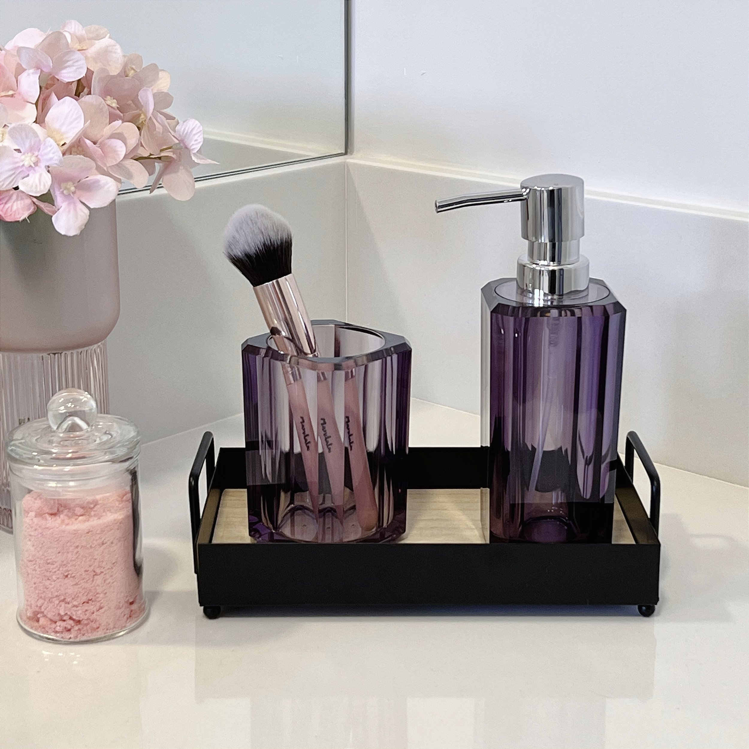 Guia Completo: Cores que Combinam com Lilás na Decoração do Banheiro