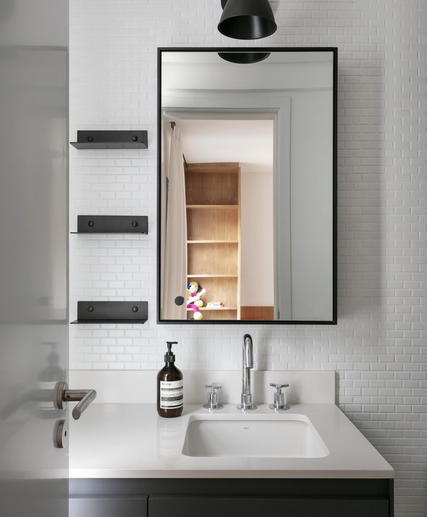 Maximizando o espaço: ideias criativas para banheiros pequenos