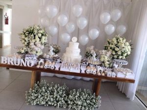 5 Ideias de Títulos para Posts Correlacionados: 1. 'Como Escolher as Cores Perfeitas para seu Batizado Simples'