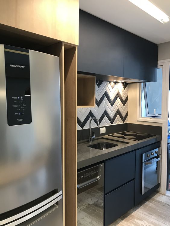 Cozinhas Pequenas em Cinza e Preto: Maximizando o Espaço com Estilo