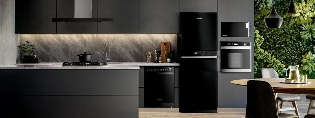 O Poder da Madeira: Como Aquecer sua Cozinha Cinza e Preta