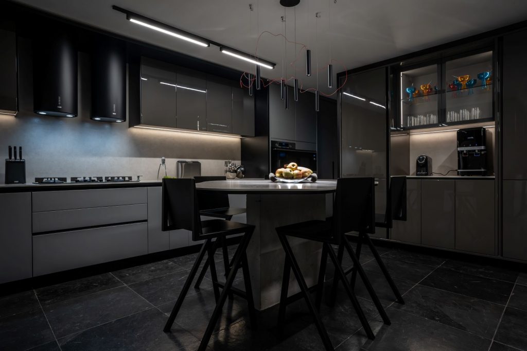 Como Escolher a Bancada Ideal para Cozinhas Cinza e Preta