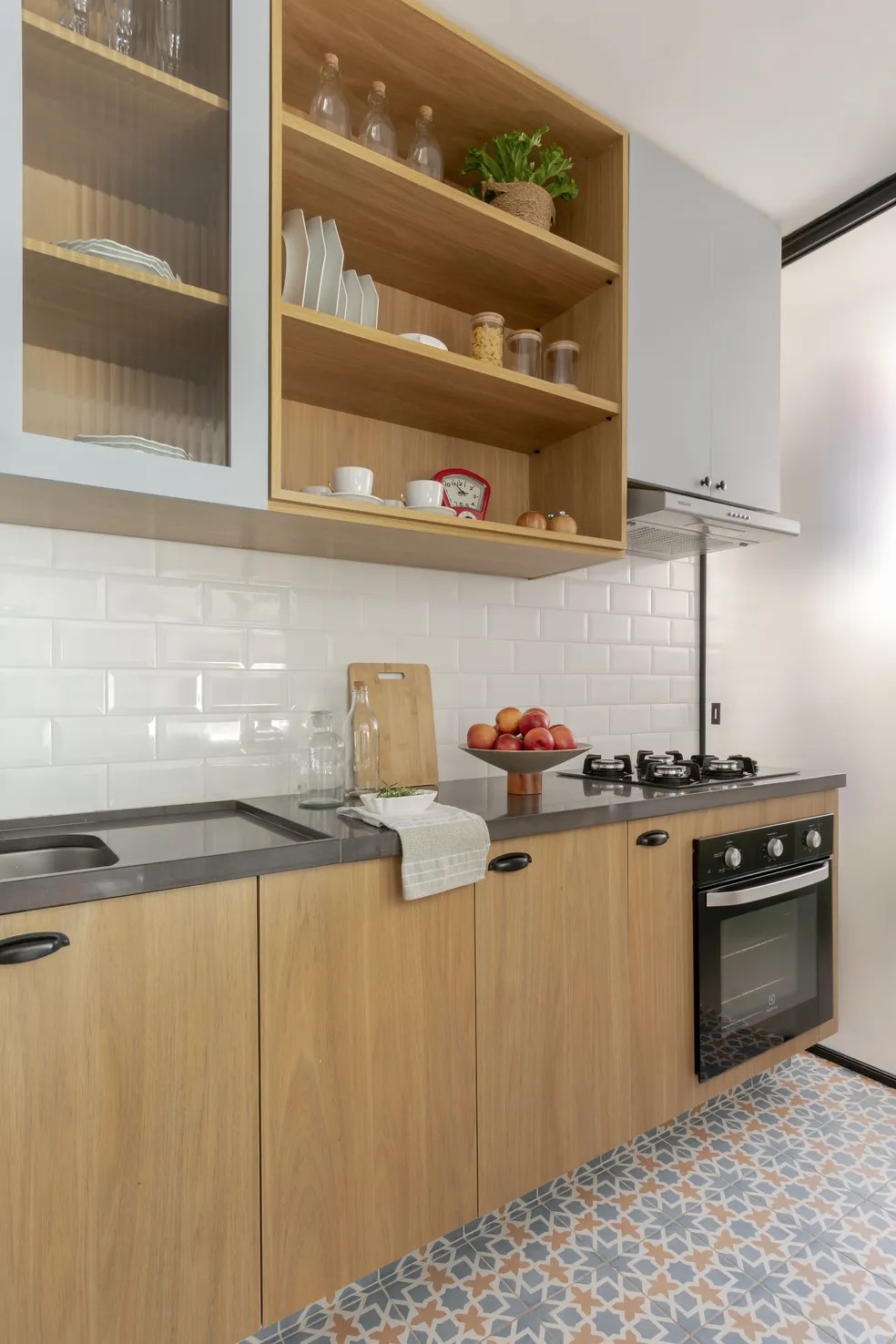 erros comuns decorar cozinha pequena