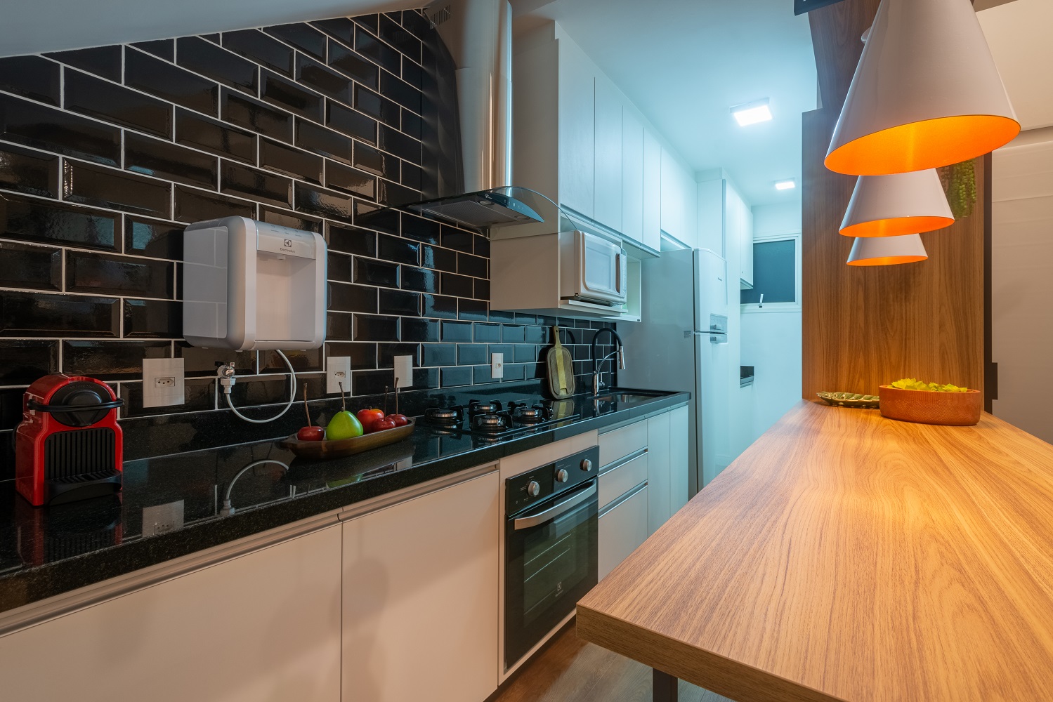 Guia Completo de Armazenamento Vertical para Cozinhas Pequenas