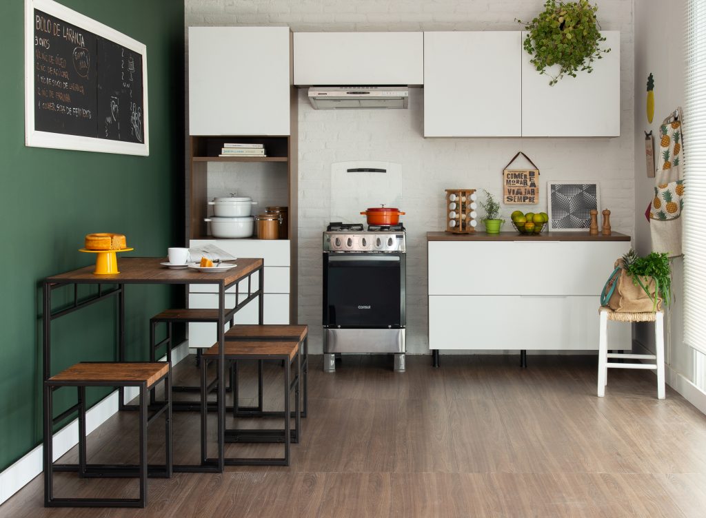 Móveis Inteligentes para Cozinhas Compactas: Maximizando Cada Centímetro