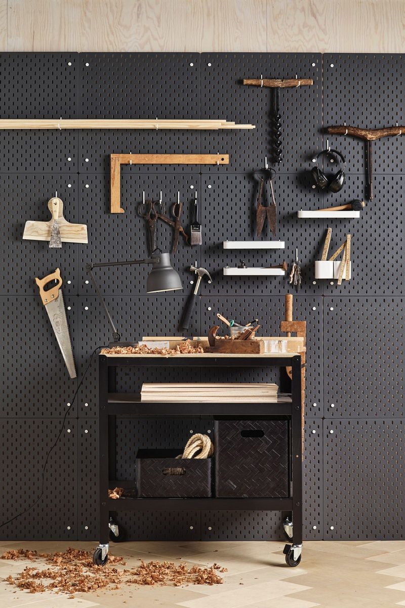 decoracao de escritorio com pegboard preto