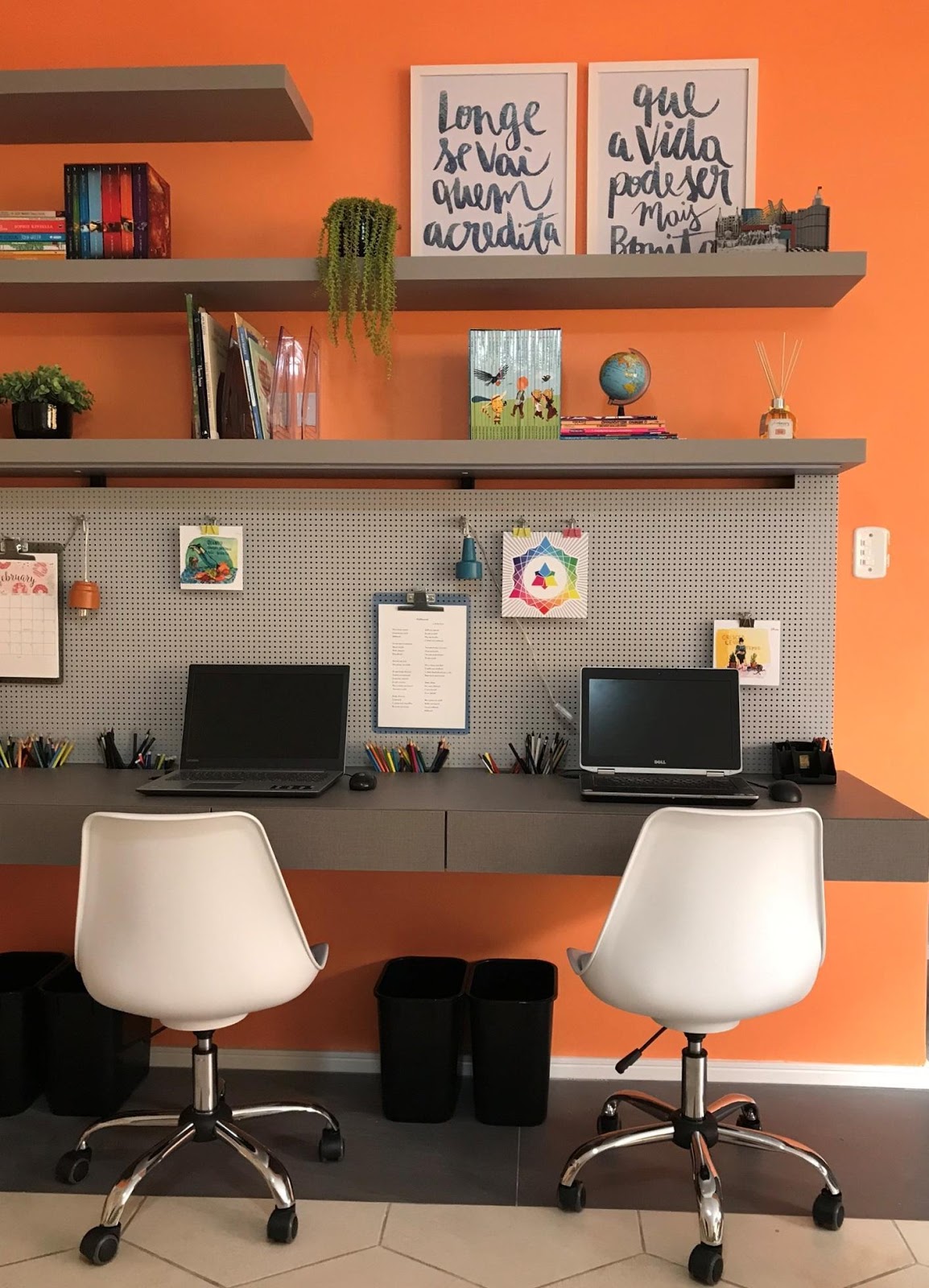 erros comuns ao usar pegboard preto no escritorio