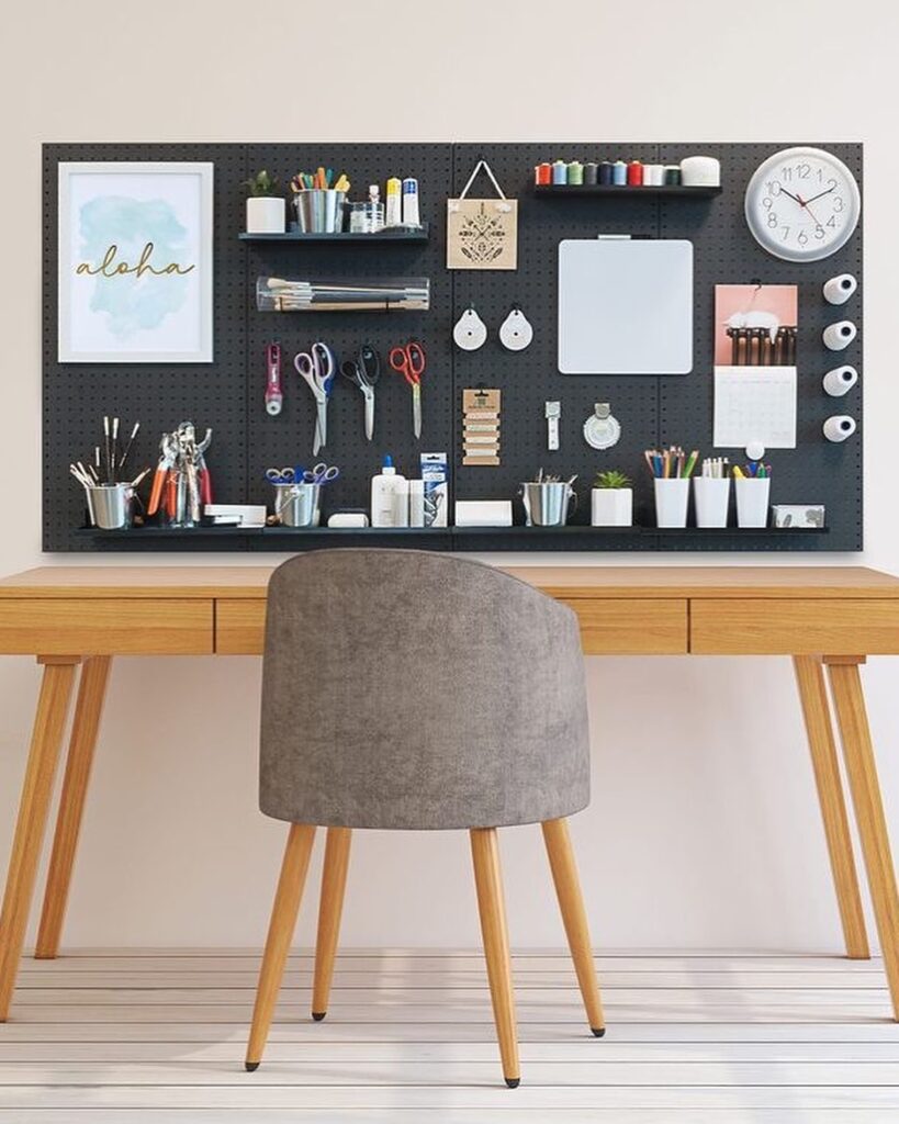 erros comuns ao usar pegboard preto no escritorio