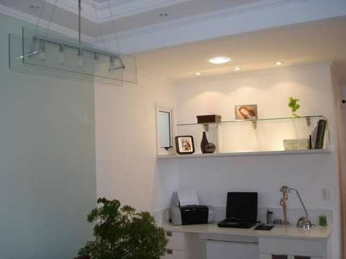 como instalar prateleira vidro flutuante escritorio