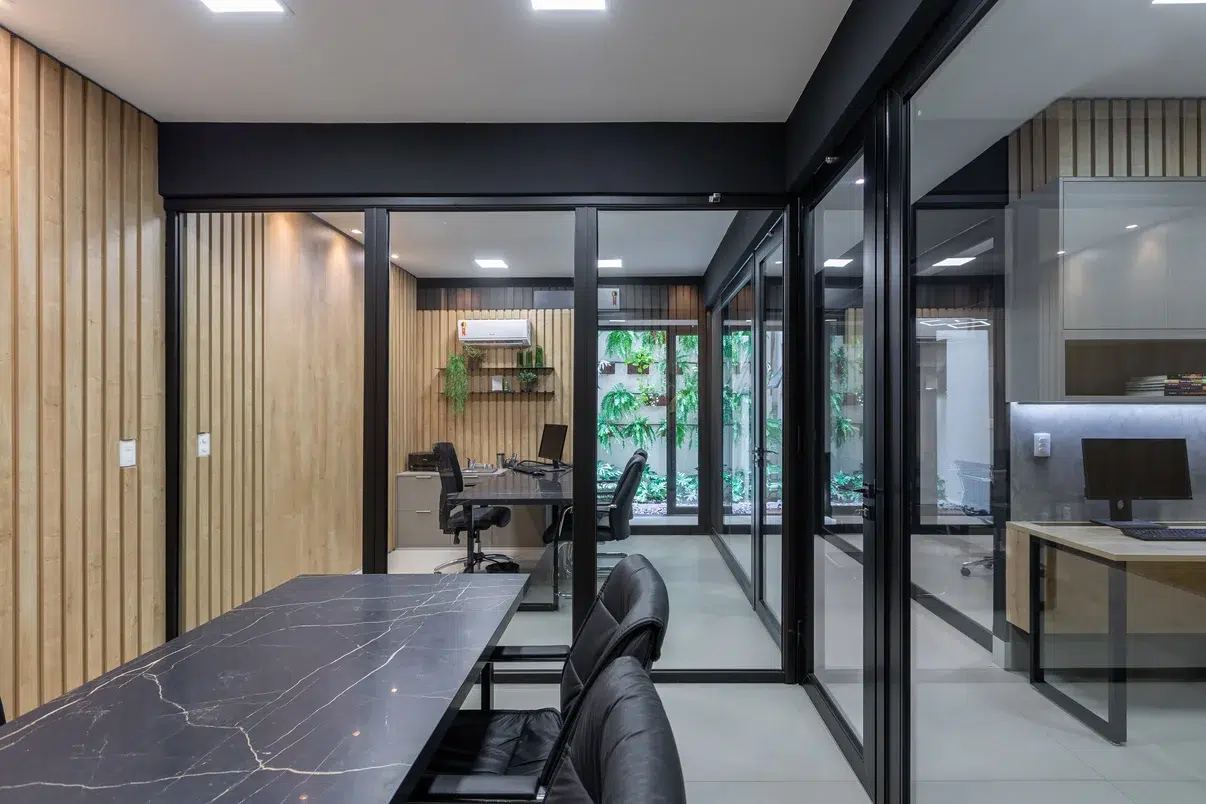 como instalar prateleira vidro flutuante escritorio