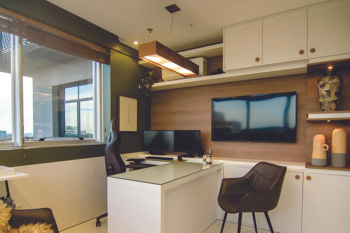 como instalar prateleira vidro flutuante escritorio