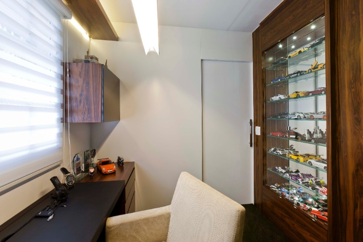 ideias criativas decoracao escritorio prateleira vidro