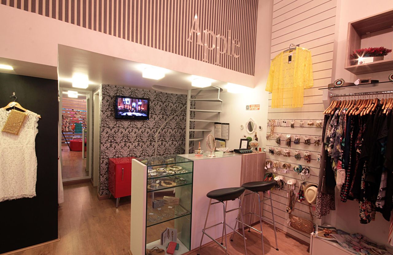 erros comuns decorar loja roupa pequena