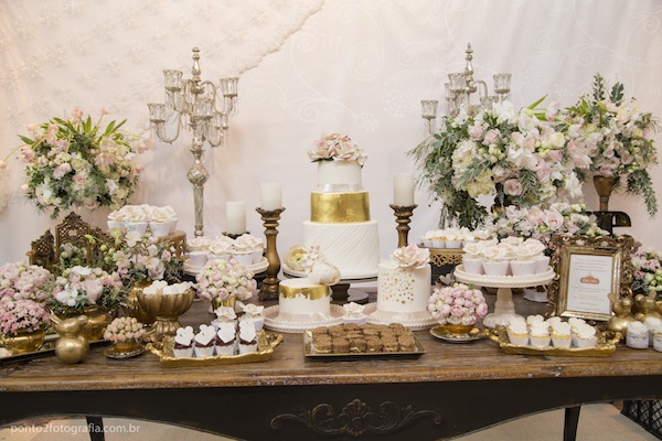 como decorar mesa principal de noivado