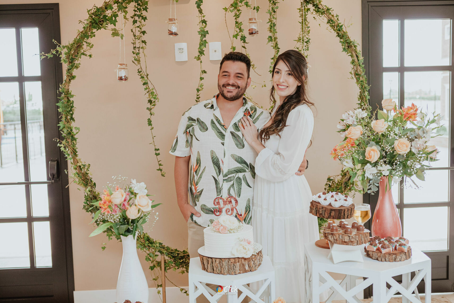 como decorar mesa principal de noivado