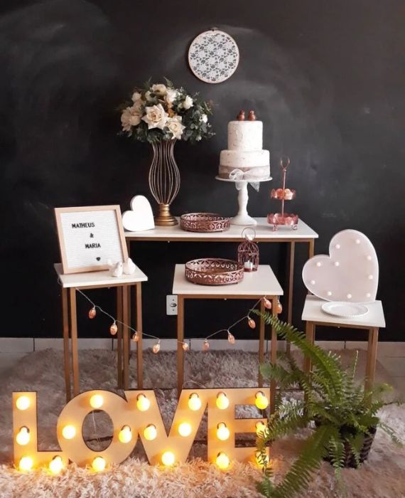 Noivado em Casa: Como Organizar uma Celebração Íntima e Econômica