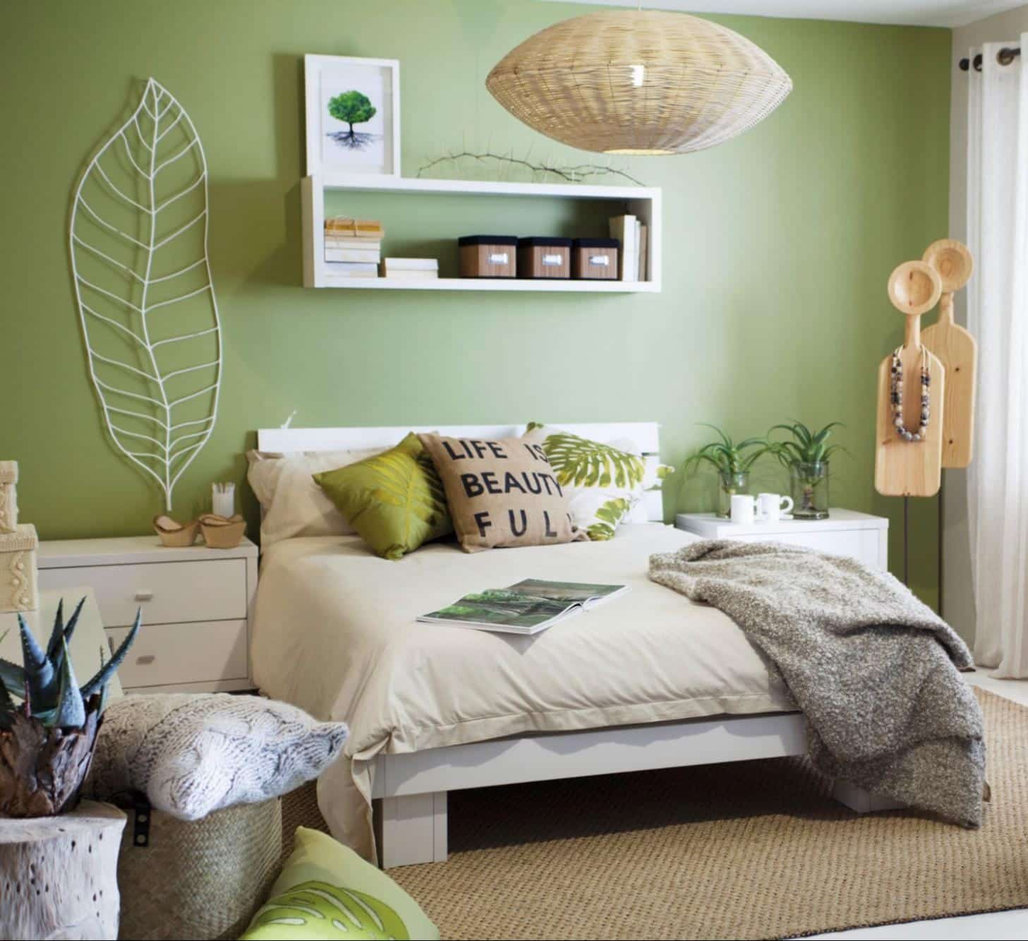 Glamour Maximalista: Como Aplicar a Tendência dos Anos 80 no Seu Quarto