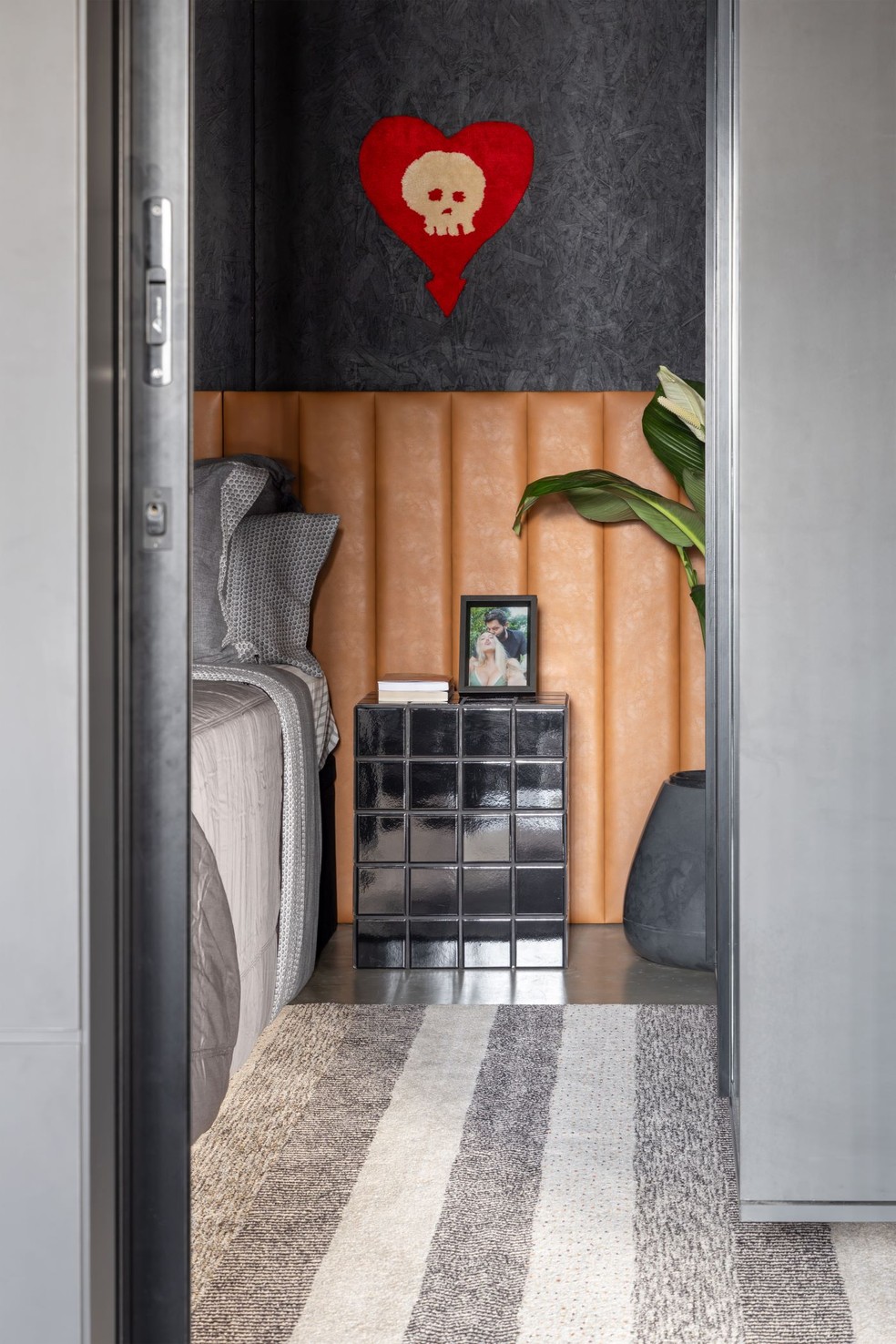 Como criar uma gallery wall estilo emo com lambe-lambe