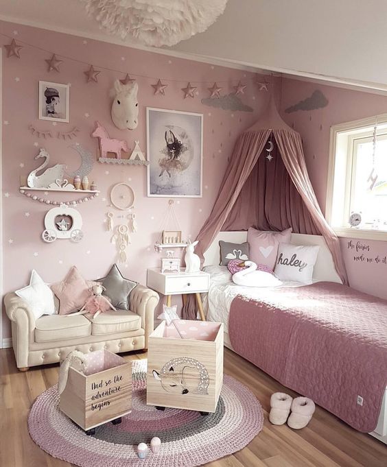 Como Transformar o Quarto da Sua Filha com Papéis de Parede e Adesivos Criativos