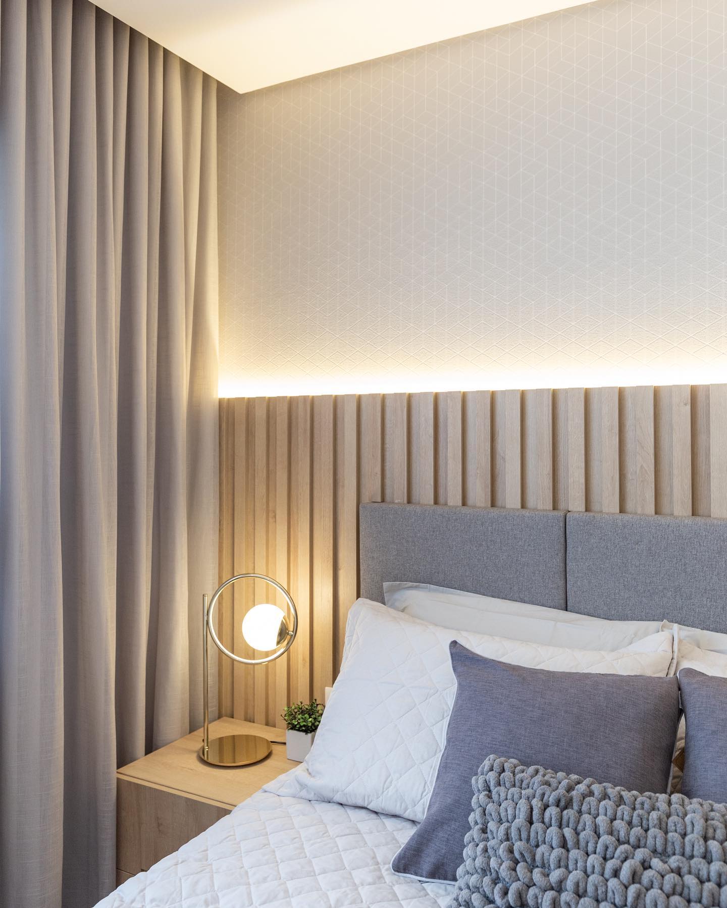 Guia Completo: Como Aplicar Papel de Parede Autocolante Sem Erros