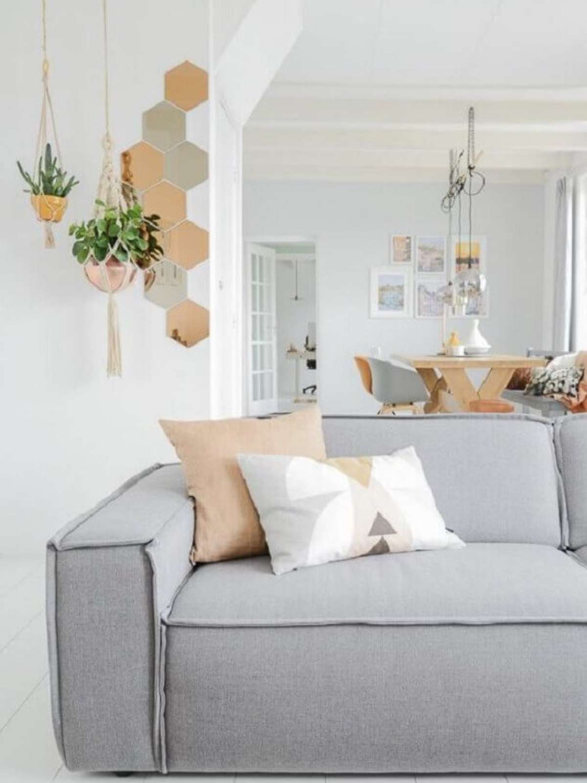 Os melhores tapetes para complementar seu sofá cinza