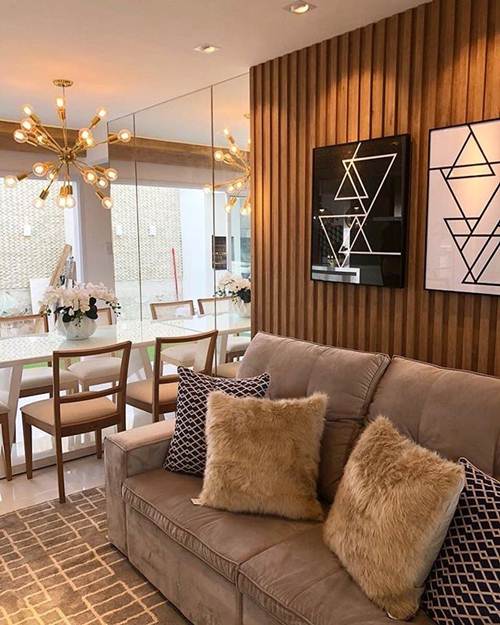 Iluminação e Objetos: Dicas para Realçar seu Sofá Marrom