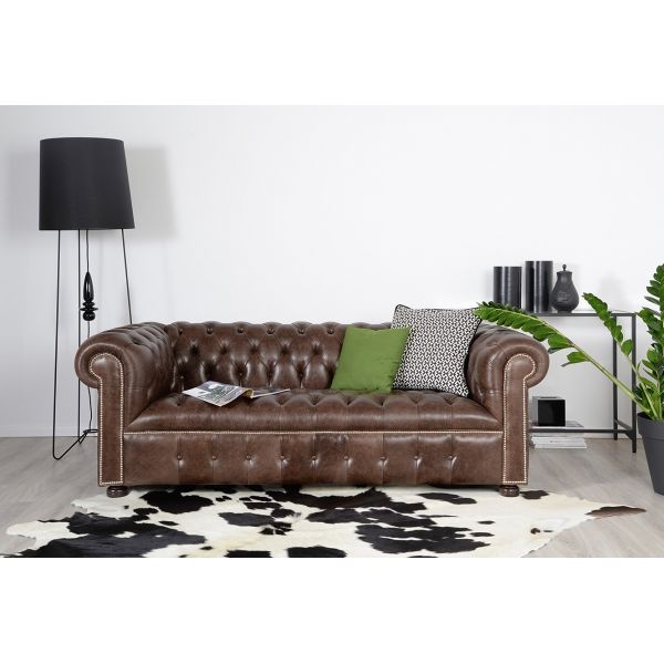 decoracao de sala com sofa marrom