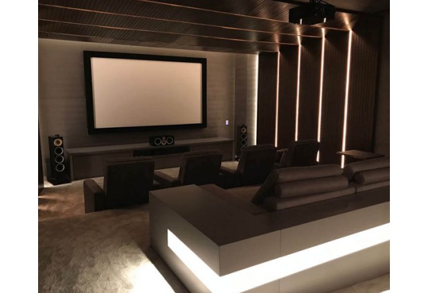 sala de cinema em casa vs home theater profissional