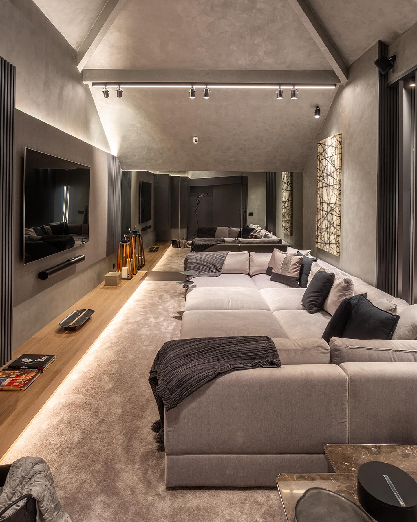 como escolher o projetor ideal para sala de cinema em casa