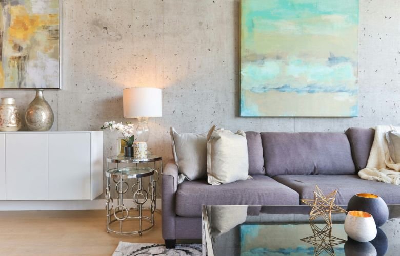 Lareiras Elétricas vs. Velas Aromáticas: Qual Escolher para o Inverno?