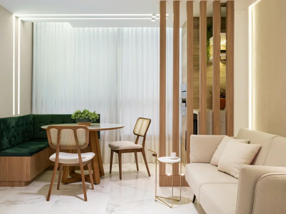 como usar espelho em sala quadrada pequena