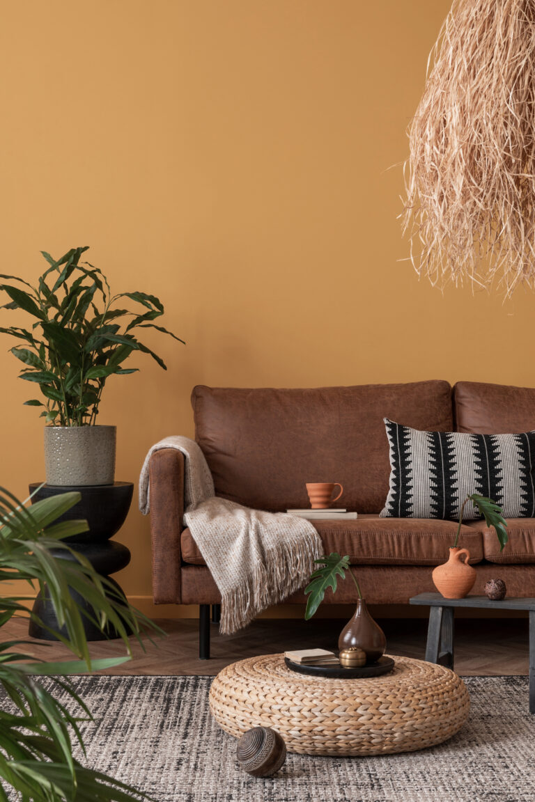 Transforme Sua Sala: Dicas de Têxteis e Objetos Decorativos em Paletas Terrosas