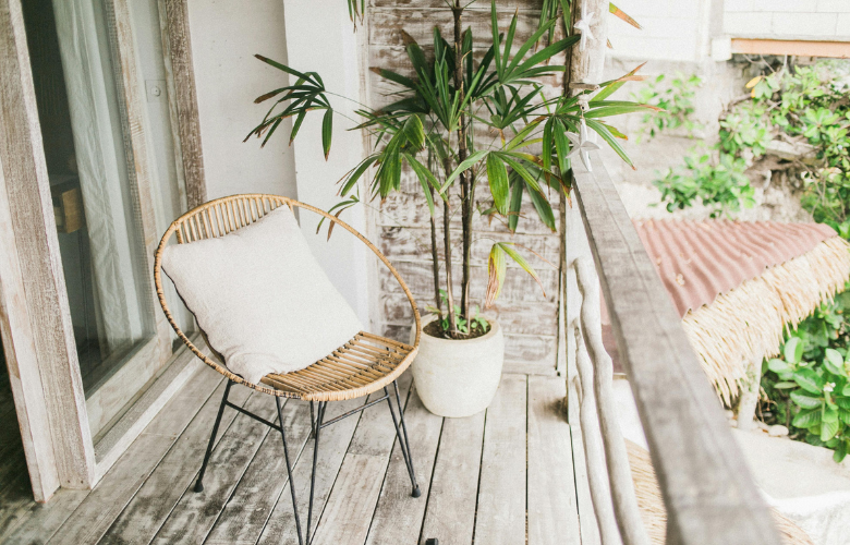 decoração de varanda pequena com plantas