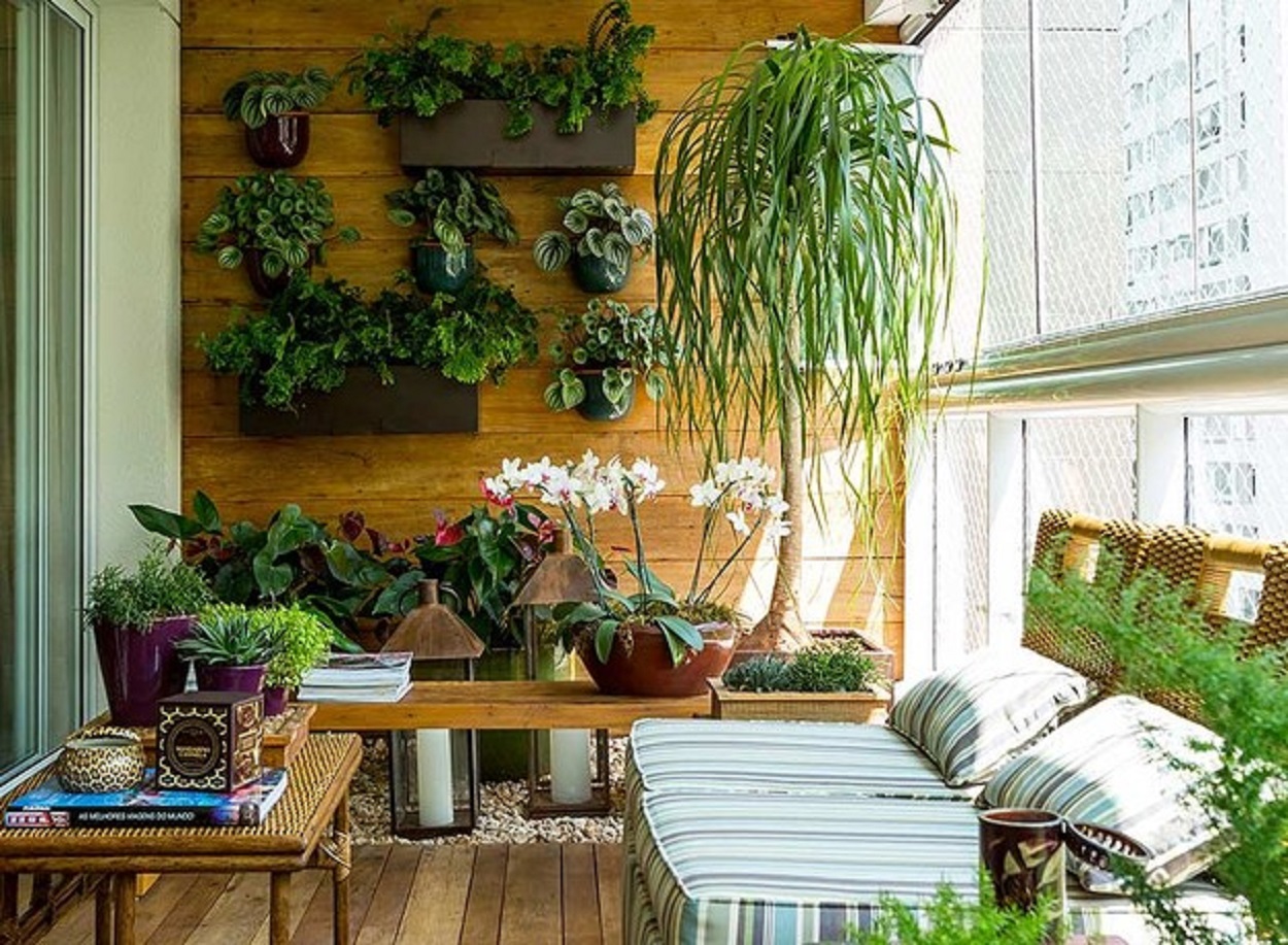 decoração de varanda pequena com plantas
